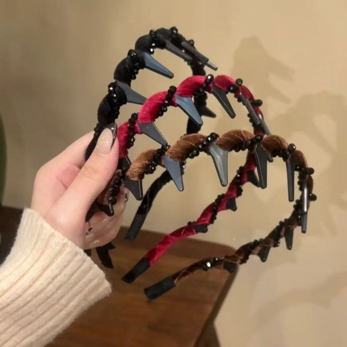 ✨Retro Beaded Claw Headband Set – Vintage-Inspired Hair Accessory with Pearl & Fabric Detail | Stylish Hair Hoop for Women, Perfect for Daily & Party Looks!👑